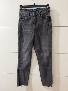 Hollister Ultra High-Rise Mom Jeans in faded black